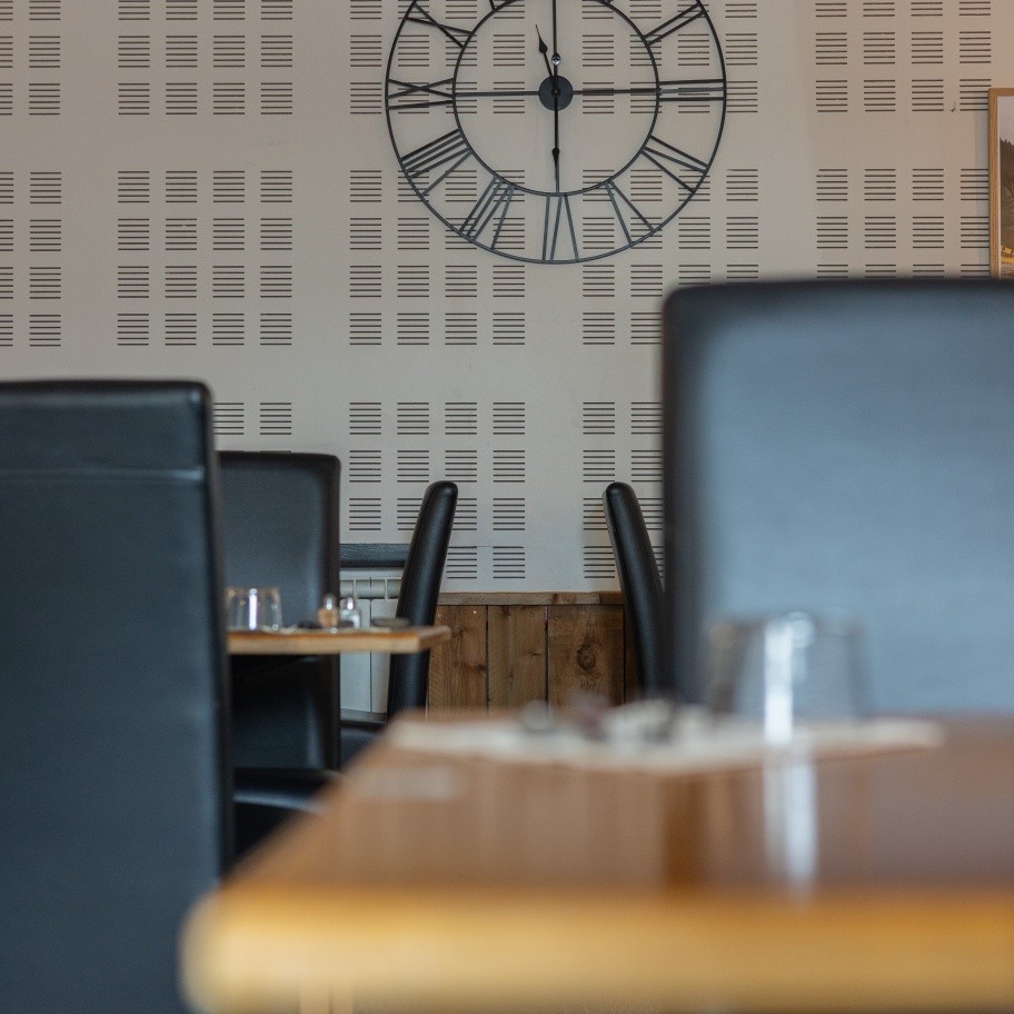 🌿🍽️ Ouverture exceptionnelle ce vendredi soir aux Tables Gourmandes ! 🍽️🌿
L'occasion de profiter d'une soirée conviviale autour d'une cuisine de saison, élaborée à partir de produits locaux et de recettes gourmandes.
✨ Menu Bistrot à partir de 25 €
👧 Menu enfant disponible
❄️ Salles climatisées pour profiter pleinement de votre soirée malgré la chaleur.
⚠️ Places limitées
📞 Réservation conseillée au 06 69 36 96 84
📍 Les Tables Gourmandes – Lanne
🏔️ Bistrot de Pays – Cuisine de terroir & produits locaux
Au plaisir de vous accueillir vendredi soir ! 😊🍷🔥