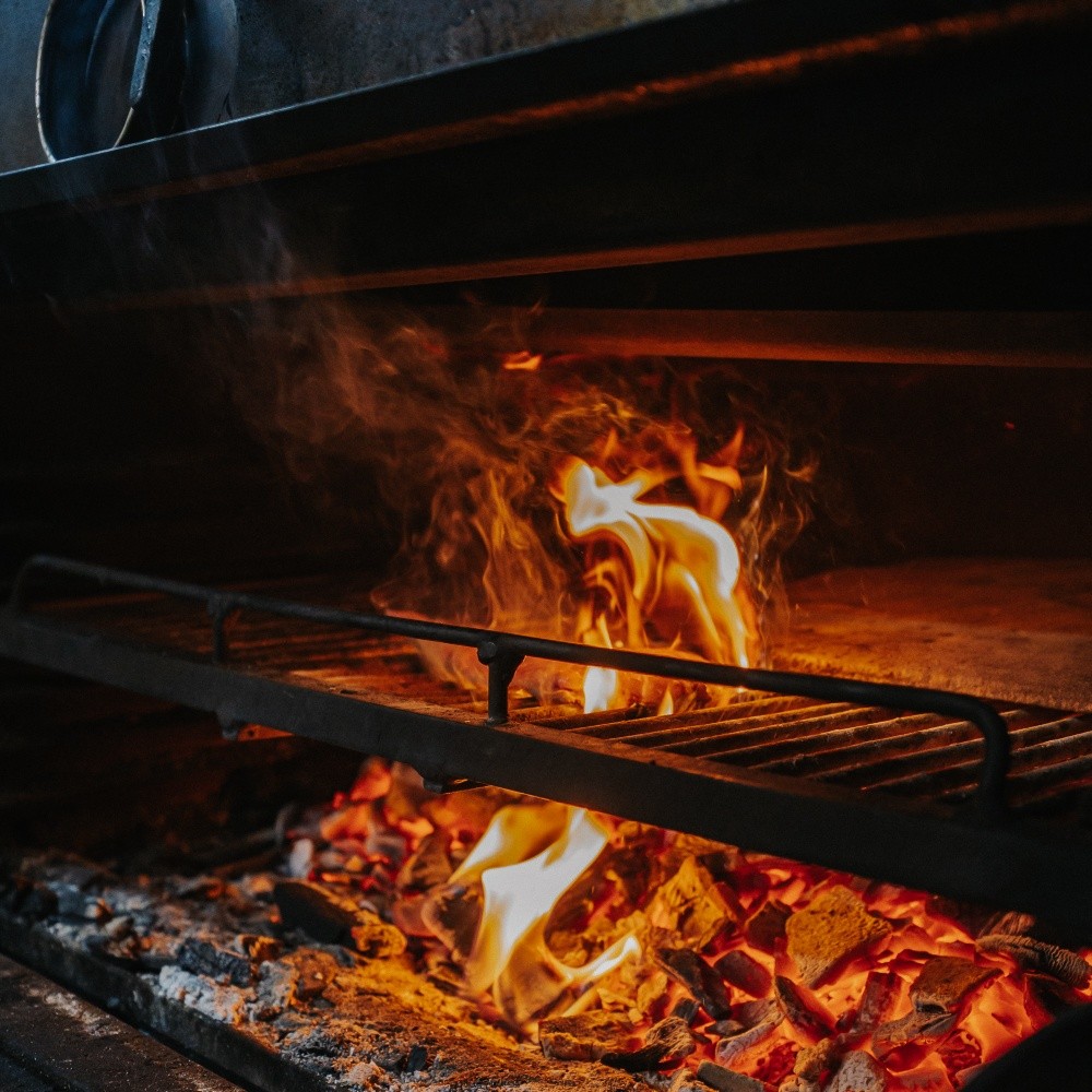 🌿🍽️ Ouverture exceptionnelle ce samedi 15 août à midi ! 🍽️🌿
Profitez de ce jour férié pour prendre le temps d'un déjeuner gourmand en famille ou entre amis.
✨ Menu Bistrot à partir de 25 €
👧 Menu enfant disponible
❄️ Salles climatisées
Une cuisine de saison, des produits locaux, quelques braises et surtout le plaisir de partager un bon moment autour de la table.
⚠️ Places limitées
📞 Réservation conseillée au 06 69 36 96 84
📍 Les Tables Gourmandes – Lanne
🏔️ Bistrot de Pays – Cuisine de terroir & produits locaux
Au plaisir de vous accueillir ce samedi 15 août ! 😊🍷🔥
