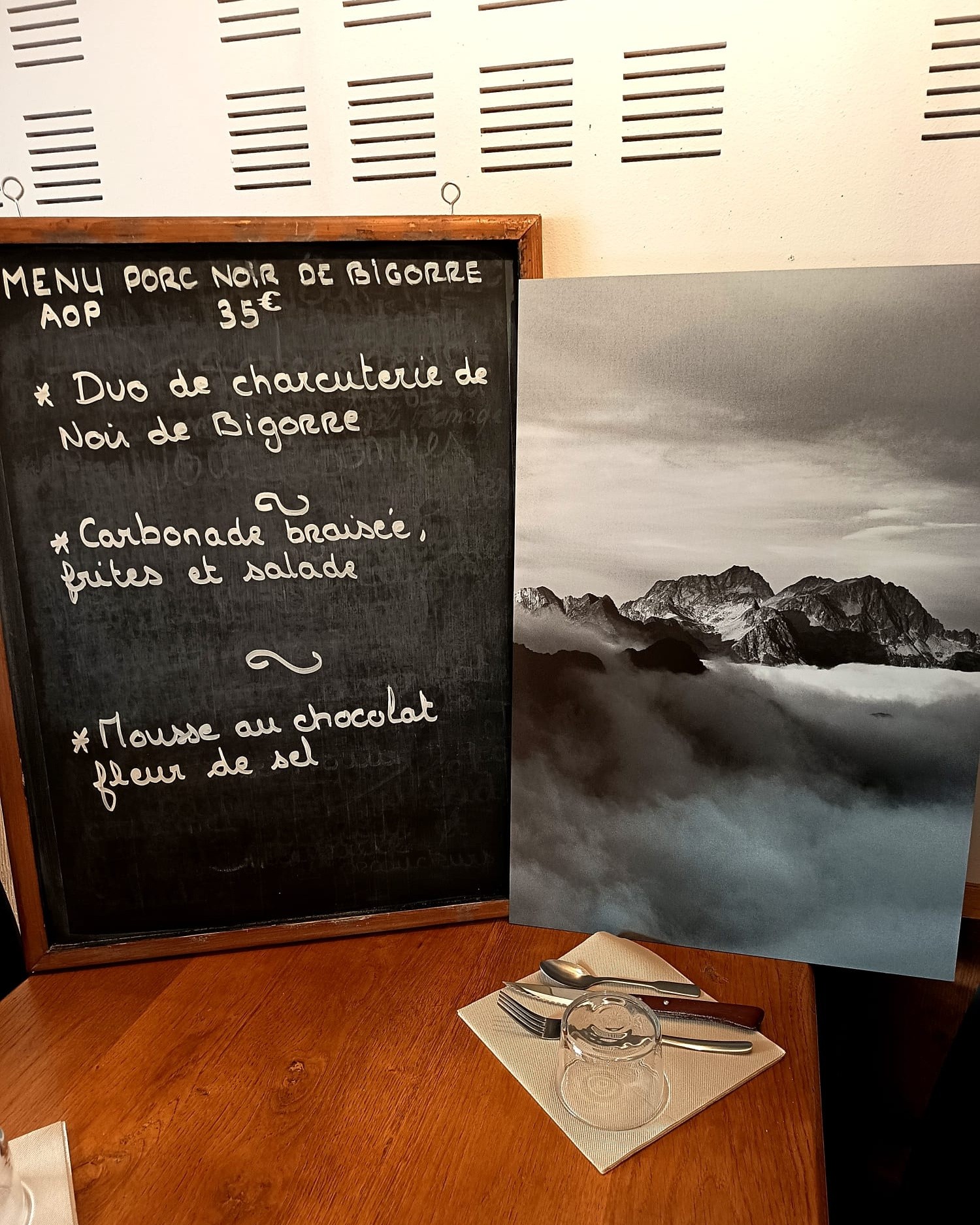 Menu Porc noir de Bigorre 35 €
Tout les jours en plus du menu du jour au restaurant Les tables gourmandes à Lanne.
#produitslocaux#faitmaison#circuitcourt#authenticite#terroir#bistrotdepays