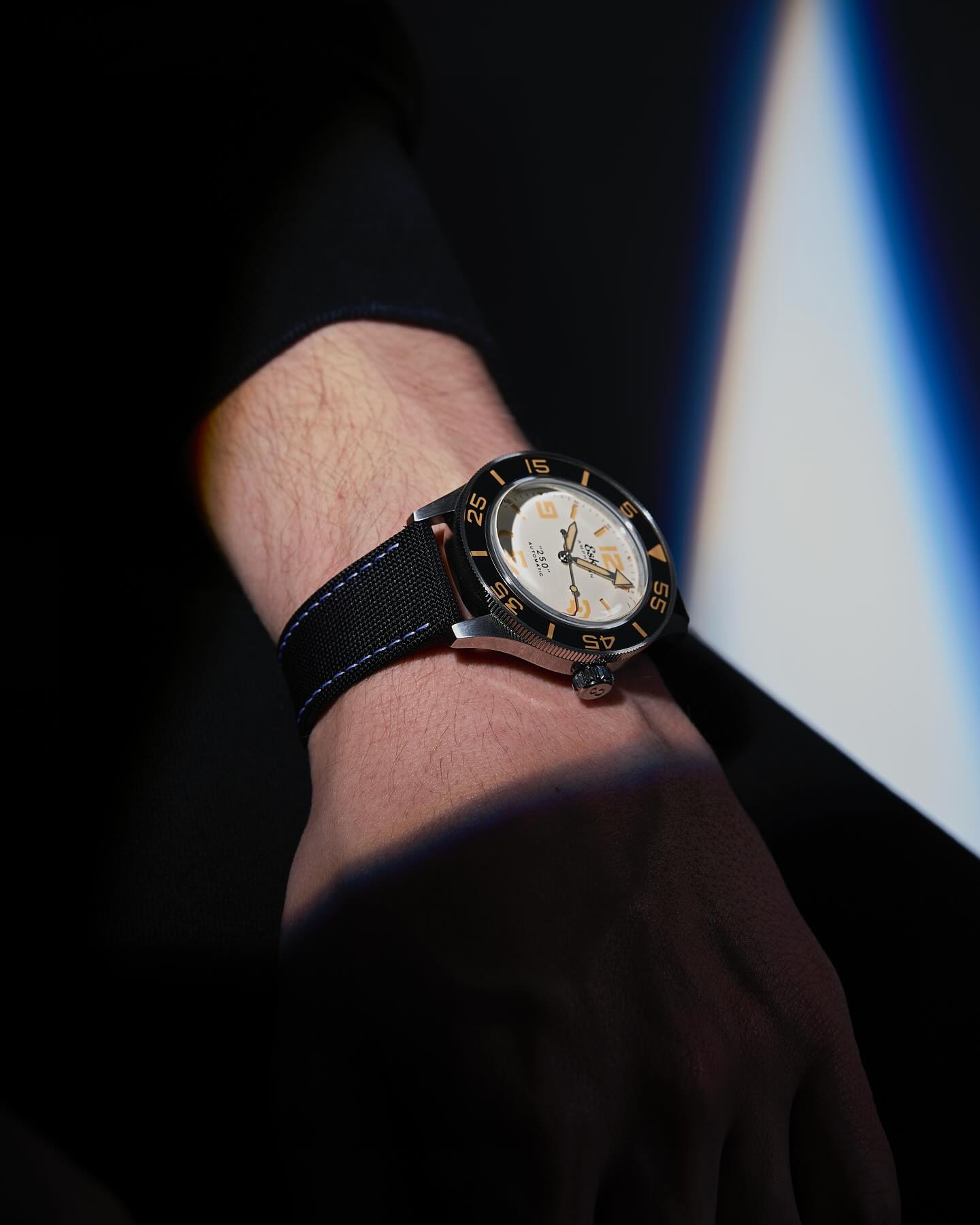 Between shadow and light, the Amphibian 250 by Eska Watches reveals its character.Its luminous d....
