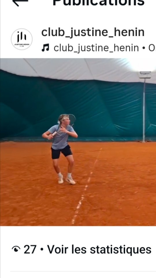 Certaines balles sont courtes, d'autres longues...il faut s'adapter! 🎾 Aujourd'hui, Coach Guillaume travaille la réactivité de ses joueurs🏃🏽♀️ #justineheninacademy