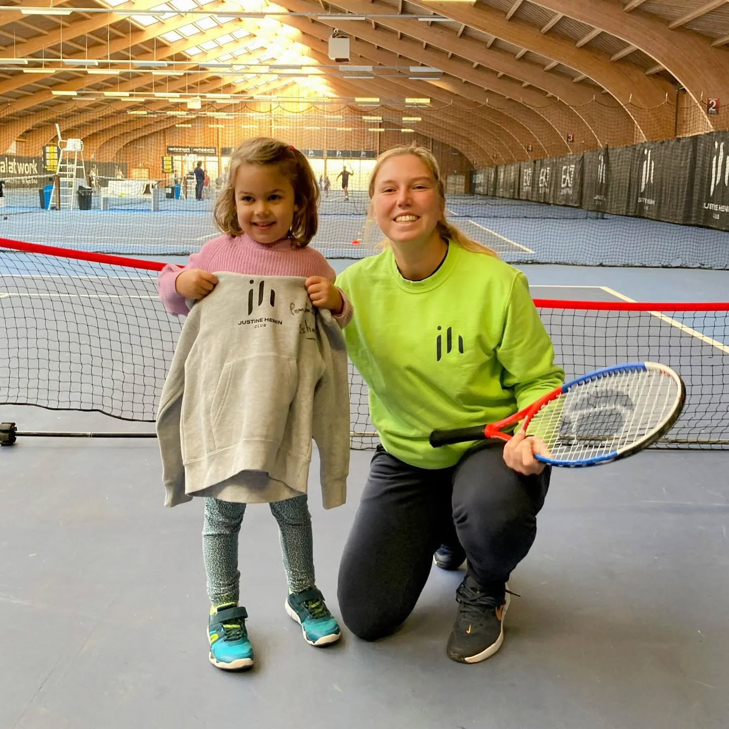 🏆 Résultats de notre tirage au sort Félicitations à Emilia de Dorlodot, la grande gagnante de notre tirage au sort « Une année de tennis gratuite » ! Le tirage a été effectué parmi toutes les inscriptions enregistrées avant le 1er août. Emilia, inscrite en mini-tennis 12 mètres, a également eu la chance de recevoir…