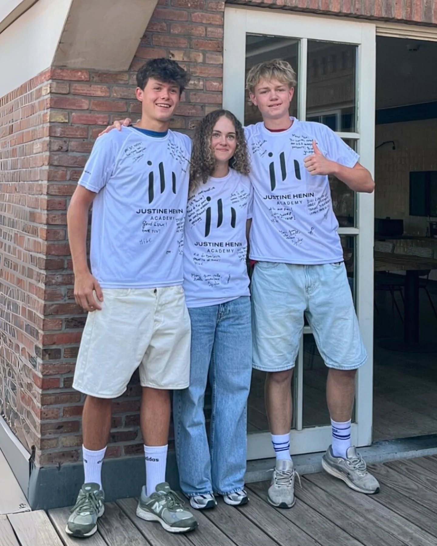 🇺🇸 Ils y sont ! Paula, Nicolas et Largo ont quitté l’académie il y a un peu plus d’un mois pour vivre leur rêve aux USA ✨ Quel plaisir de les voir débuter ce nouveau chapitre sur les courts universitaires américains 🎾 Fiers de vous 3 ! 💪 #justineheninacademy #collegetennis