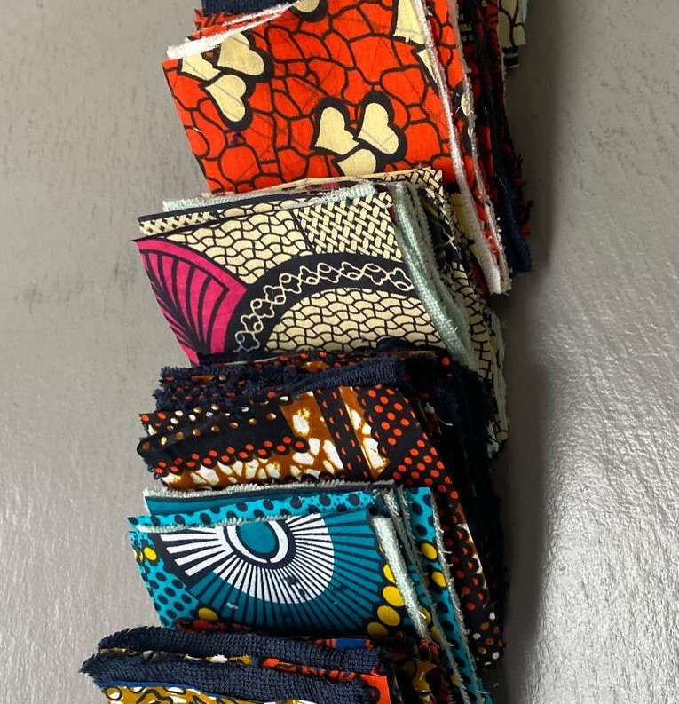 Marché de Noël d’Elven : les couturières de l’association seront de nouveau présentes à Elven, le week-end du 29/30 novembre prochain. D’ailleurs elles ont déjà recommencé à dessiner, découper, ajuster et coudre ! On a hâte de vous rencontrer avant Noël et de vous proposer de nouveaux produits faits main !