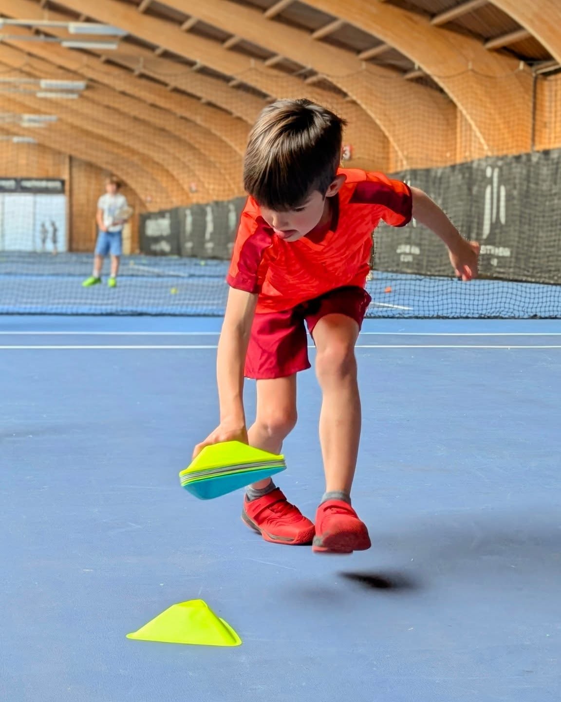 Nos jeunes s'amusent pendant les stages de la Toussaint ! 🎾🏃♂️💨 Il nous reste encore quelques places en 12 mètres et 21 mètres pour la semaine prochaine. Inscriptions en bio⏳ #clubjustinehenin #stages