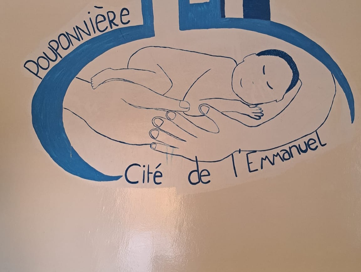 Quelques nouvelles de Nianing (partie 2) : Parmi les actions réalisées par les membres de l’association lors de leur dernier voyage au Sénégal, ils ont notamment apporté des brassières faites main à la pouponnière, donné un sac de riz à un village cerere et enfin. Enfin, ils ont apporté des denrées pour la cantine à l’école de Ngolna, ainsi que des jeux pour la maternelle et manuels scolaires pour la classe de CI, et des jeux extérieurs pour l’ensemble des élèves (ballons de foot, élastique, cordes a sauter).
#nianing #sénégal #ecole #don #association #nianingsolidaire