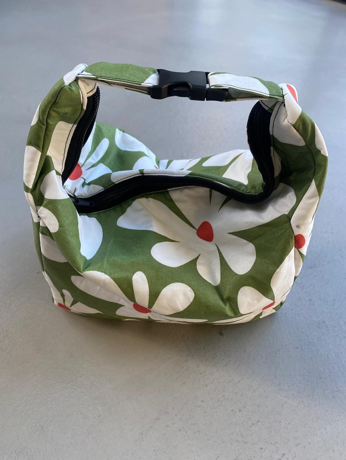 Marché de Noël d’Elven : La saison de Noël et ses marchés approchent à grands pas, et pour l’occasion, voici en avance, quelques une des fabrications de nos couturières.. ✨
Hate de vous retrouver sur le marché de Noël d’Elven les 29 et 30 novembre 🎅