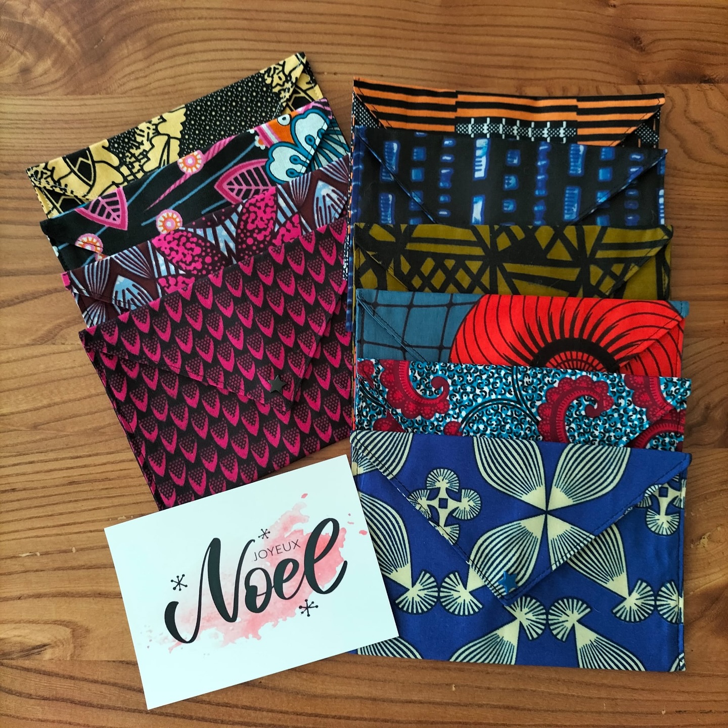 Les marchés de Noël continuent et cette fois c’est au Pellerin (44) que les couturières de l’association seront présentes demain, dimanche 14 décembre !!🧑🎄
Nous vous y attendons nombreux 🎄