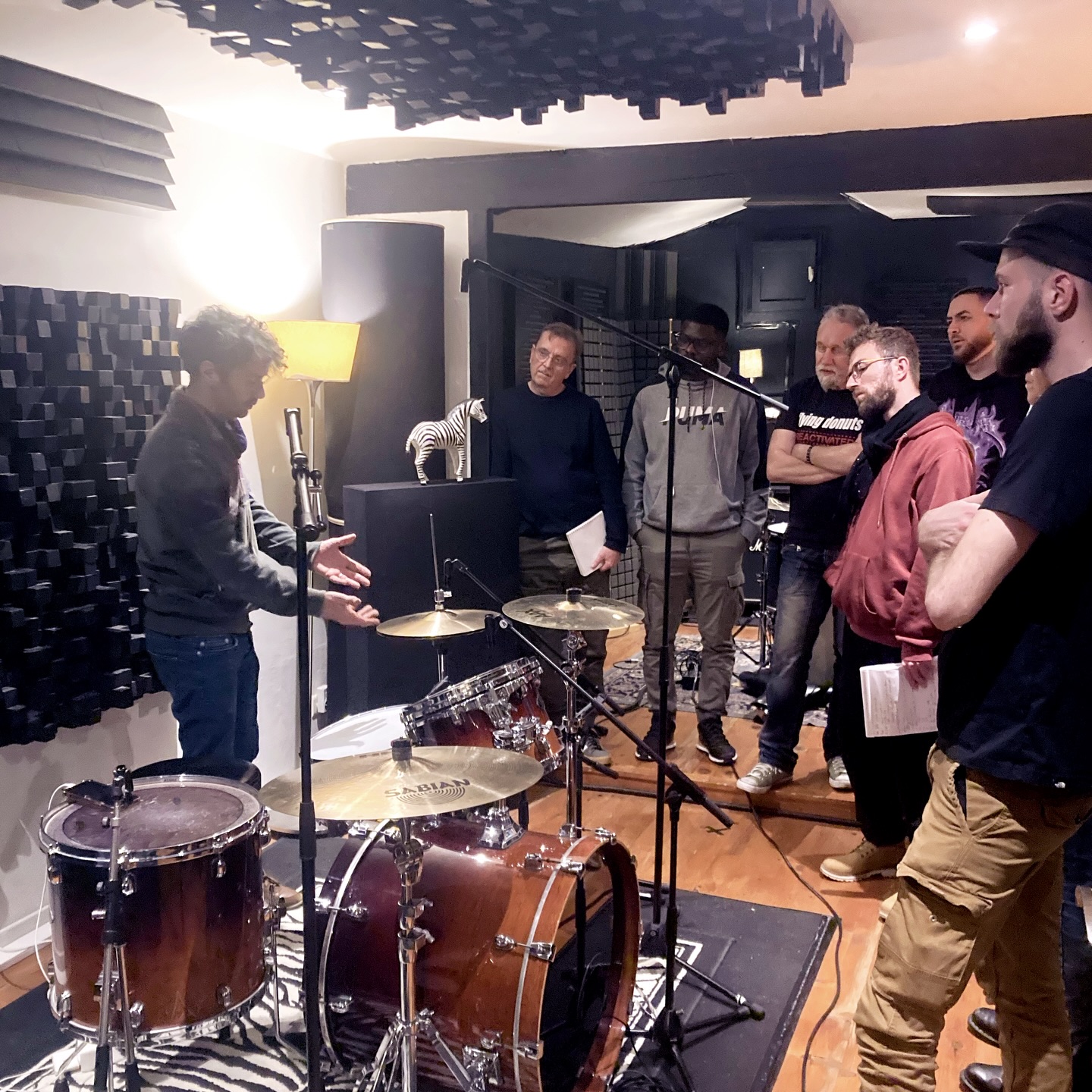 🥁 Formation : Enregistrer une batterie
Merci à tous les participants de ce week-end 🙏
Deux jours d’échanges dans une ambiance conviviale et studieuse.
Prochaine session les 10 et 11 janvier (complète).
Si vous avez des envies de formations, envoyez-nous un DM !