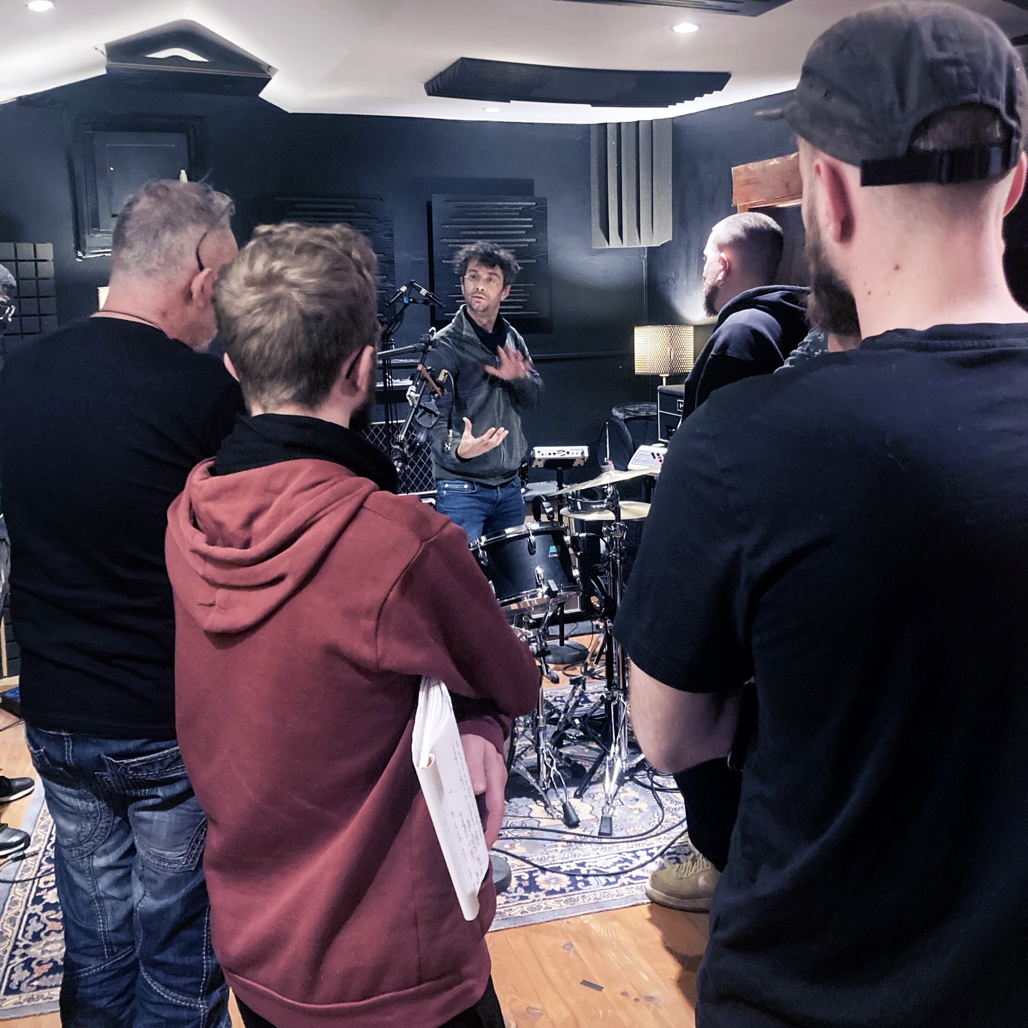 🥁 Formation : Enregistrer une batterie
Merci à tous les participants de ce week-end 🙏
Deux jours d’échanges dans une ambiance conviviale et studieuse.
Prochaine session les 10 et 11 janvier (complète).
Si vous avez des envies de formations, envoyez-nous un DM !