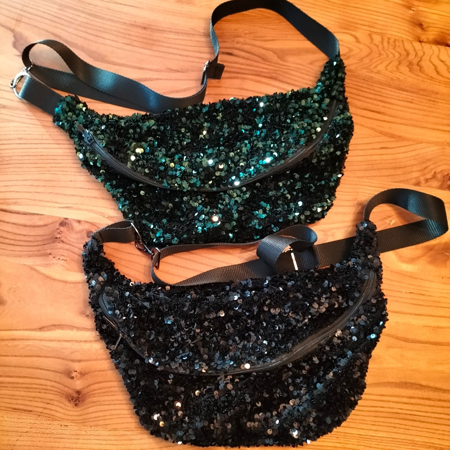 Les marchés de Noël continuent et cette fois c’est au Pellerin (44) que les couturières de l’association seront présentes demain, dimanche 14 décembre !!🧑🎄
Nous vous y attendons nombreux 🎄