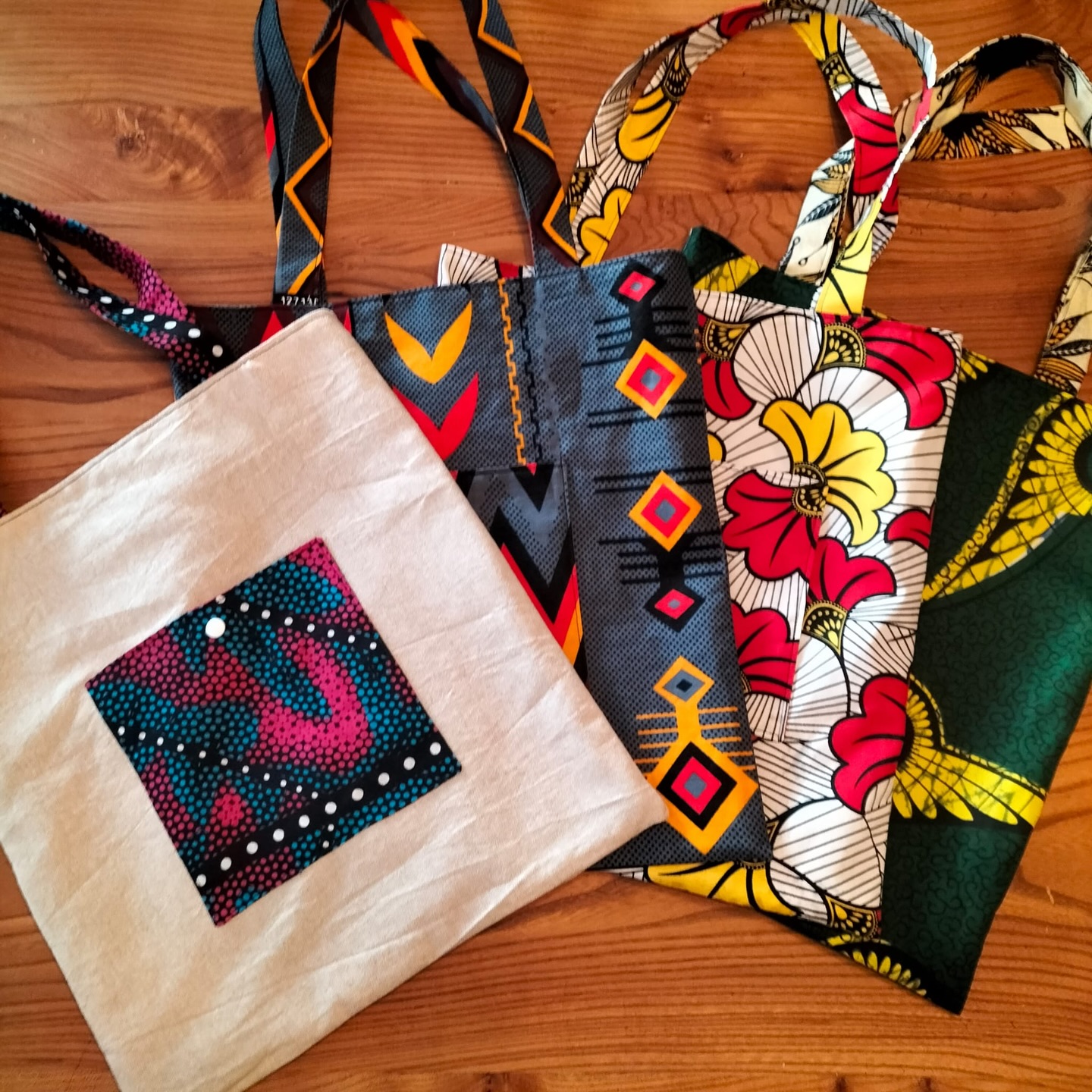 Les marchés de Noël continuent et cette fois c’est au Pellerin (44) que les couturières de l’association seront présentes demain, dimanche 14 décembre !!🧑🎄
Nous vous y attendons nombreux 🎄