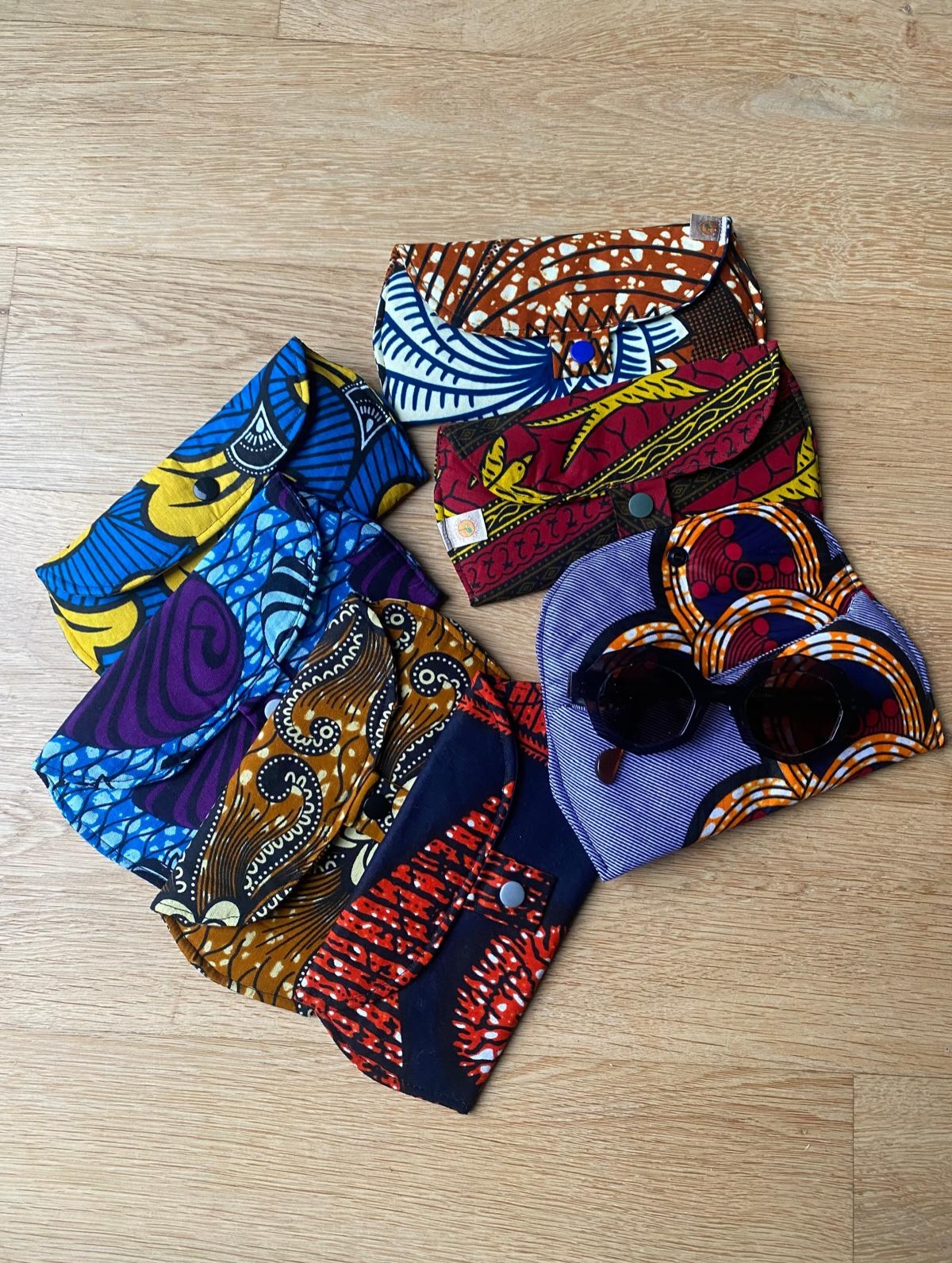 🎄 Marché de Noël d’Elven : un grand merci !
L’association Nianing Solidaire remercie chaleureusement toutes les personnes qui sont passées nous rencontrer sur notre stand lors du Marché de Noël d’Elven.
Un immense merci également à nos talentueuses couturières pour leur travail de grande qualité. Grâce à elles, nous pouvons continuer à proposer des créations uniques au profit de nos actions solidaires.
Il reste quelques créations si vous nous avez manqué lors de ce beau week-end ! N’hésitez pas à nous contacter !
👏 Merci à toutes et à tous pour votre soutien et votre générosité ! ☀️