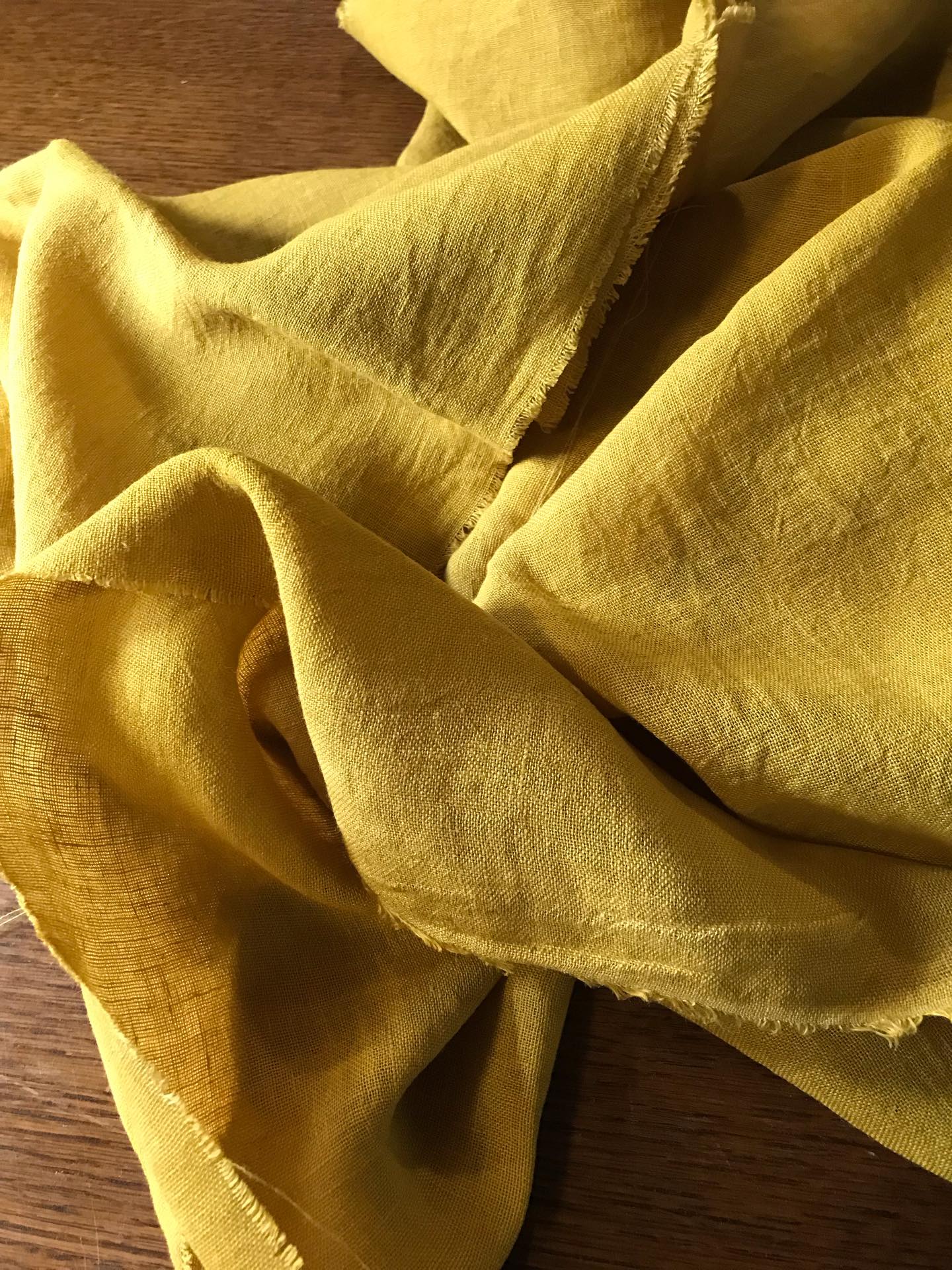 IDÉE CADEAU - quelques pièces de voile de lin sont également à découvrir sur mon site. Teinture naturelle réalisée avec des plantes sauvages de Normandie.
#naturaldye #orne #normandie #wildcolor #artisanatfrancais #natural
—-
Artisane d’art et formatrice en arts textiles
Gardienne de savoir-faire en Normandie
Dentelle, broderie et teinture naturelle