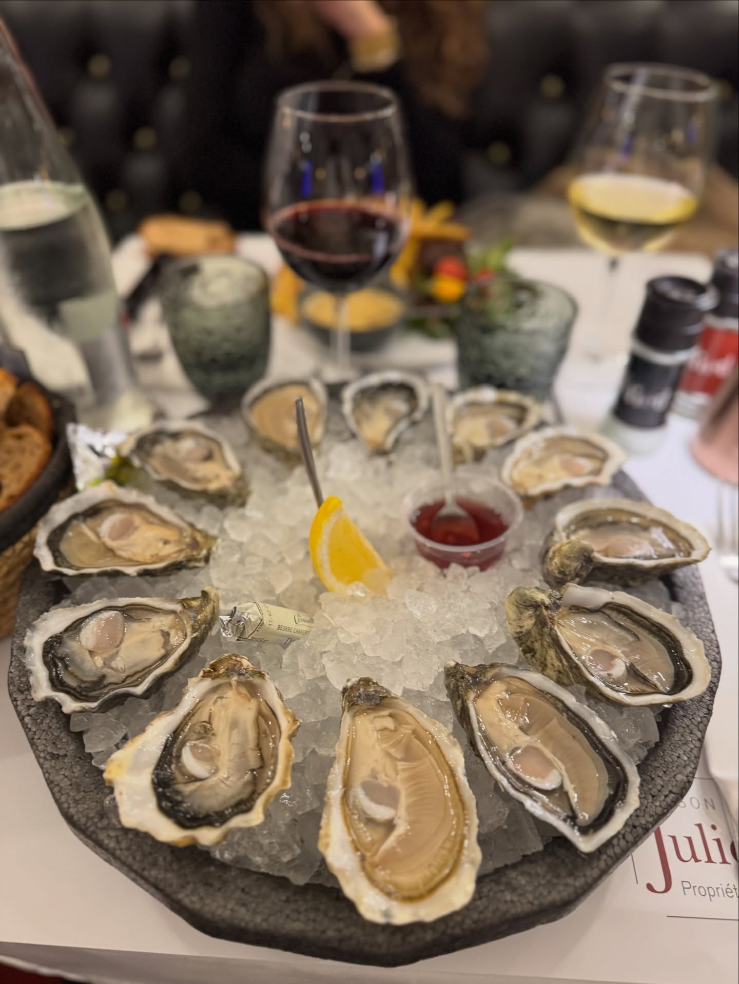 Par 6 ou à la douzaine, si vous êtes amateur d’huîtres, nous avons de quoi satisfaire votre palais…
À tout à l’heure… 🥰😍