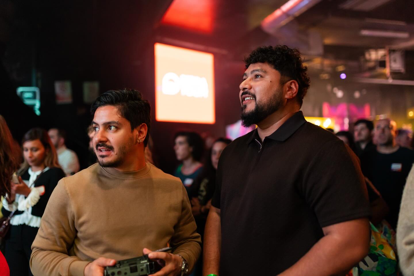 #HeymondoBirratour no solo es networking, también es una noche de diversión. ¡Primera tanda de fotos!
📸 @miguel_lafotto
#Birratour #creadoresdecontenido #influencers