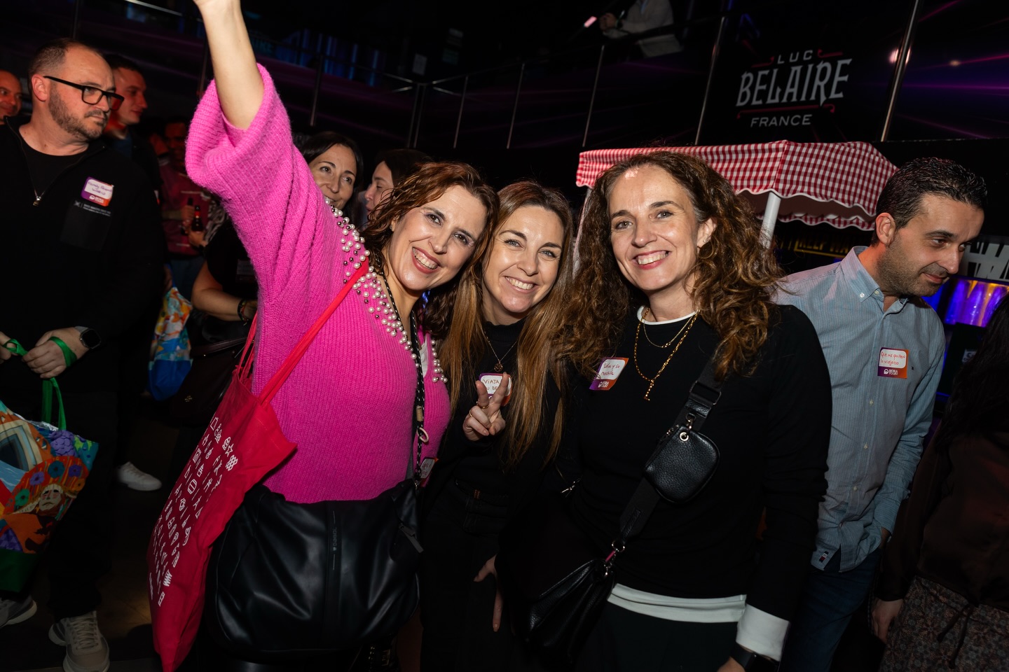 Ya casi casi terminamos. Imposible no compartir tantas y tantas fotos de esa noche.
Pronto estarán todas en nuestra web birratour.com
#HeymondoBirratour #creadoresdecontenido #influencers #viajes