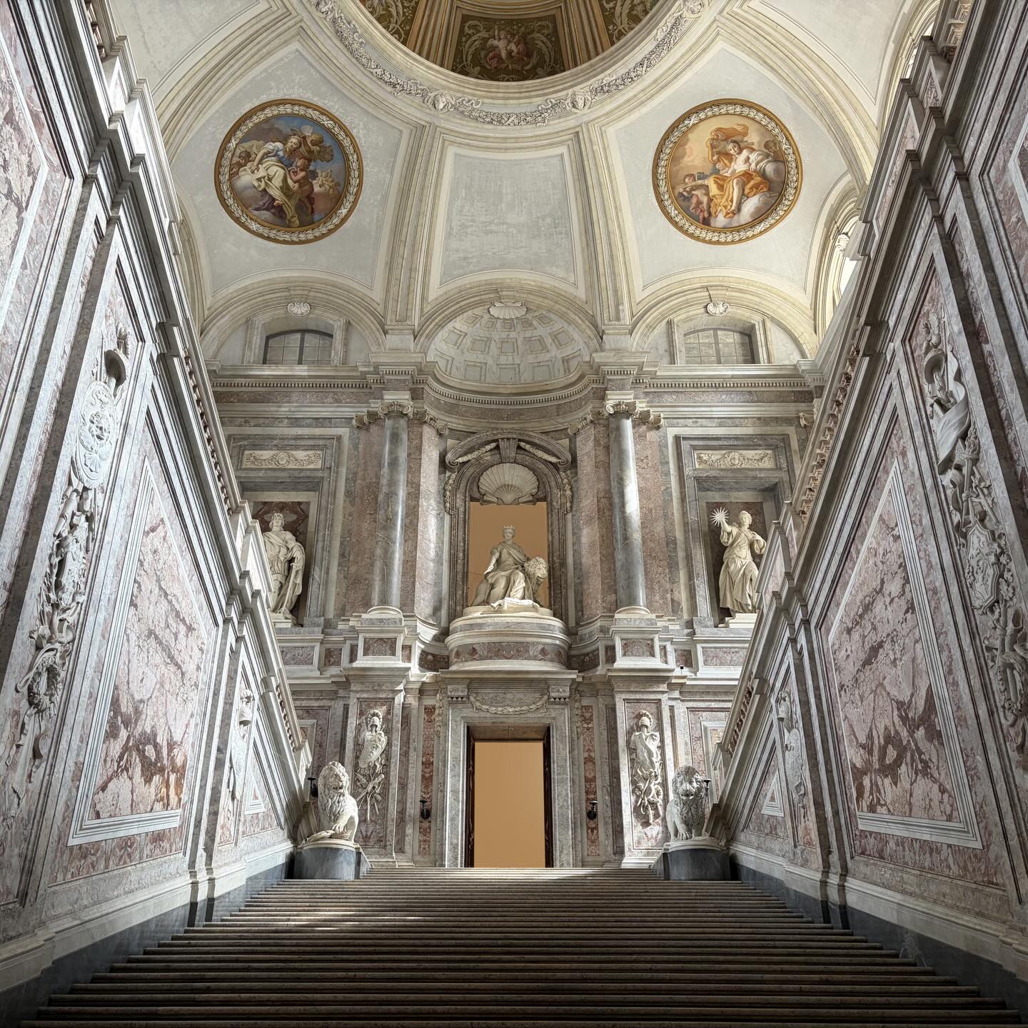 Un très beau moment sur la planète Naboo… #starwars #starwarslocation @reggiadicaserta