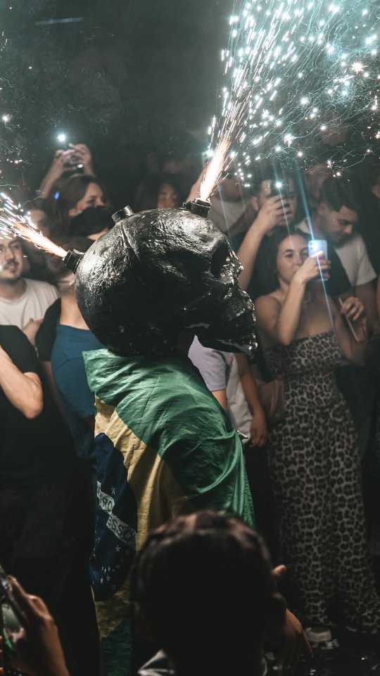 It’s never just about the artist… it’s about the place, the energy, and the people who make the night unforgettable. Grateful to be part of it.
@ikonaclub
#djembe #artist #percussion #liveact #club