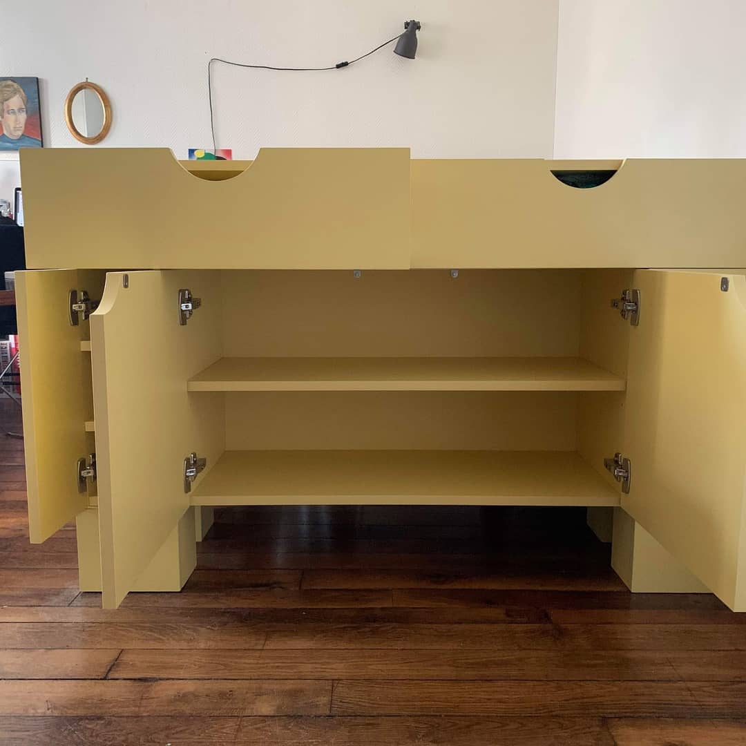 Commode sur mesure sur plans fournis par la cliente.
Réalisation en mélaminé Egger "jaune safran"
#ebenisterie #ebenisteriecontemporaine #ebeniste #artisanat #artisanparis #artisanatdart #menuiserie #menuisier #faitmain #handmade #travaildubois #bois #mobilier #surmesure #mobiliersurmesure