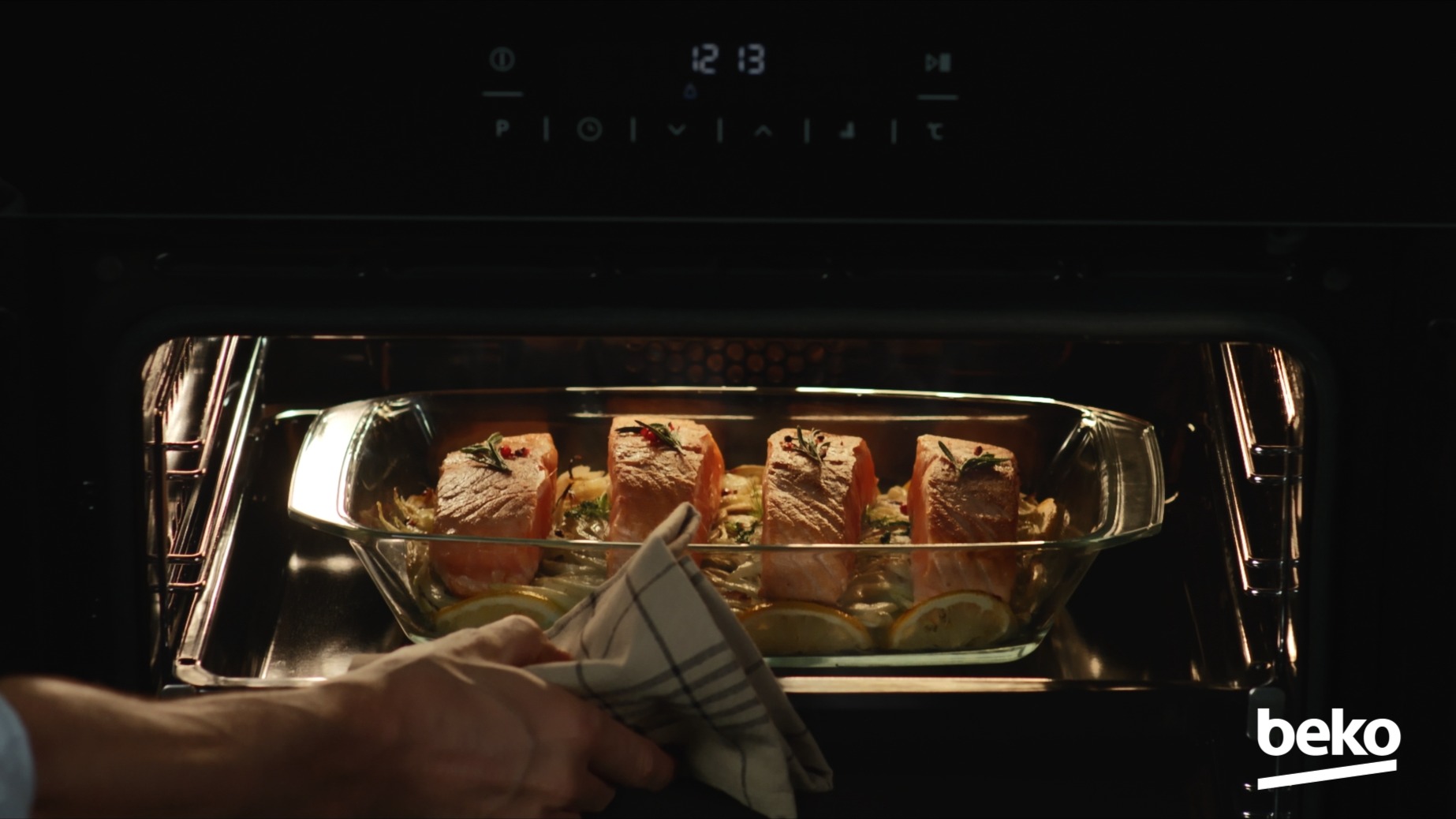 Precision. Brand. Light.From a TAG Heuer dial to a beauty cream —from a Beko kitchen to a Castle winery.This is what I do: build the right image for the right brand.Packshot · Sports · Automotive · Beauty · Luxury · LifestyleIf you're a director or an agency looking for a DOP
who understands brand language through the lens — let's talk.—Précision. Marque. Lumière.D'une montre TAG Heuer à une crème beauté — d'une cuisine Beko à un château bordelais.C'est ce que je fais : construire la bonne image pour la bonne marque.Packshot · Sport · Automobile · Beauté · Luxe · LifestyleSi vous êtes réalisateur(trice) ou agence à la recherche d'un DOP qui comprend le langage de marque à travers l'objectif — parlons-en.👁 Full reel / Reel complet → link in bio@unionchefsoperateurs