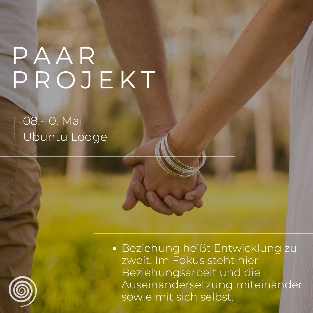 Im Fokus des 1. Themenworkshops des Paarprojektes ‘26 steht deine Vorstellung von einer Liebesbeziehung.
Häufig handeln wir in einer Partnerschaft eher wie Geschäftspartner, nicht wie Liebende.
Wir geben etwas und erwarten dafür etwas zurück – Zuneigung gegen Sicherheit, Aufmerksamkeit gegen Treue.
Wir lieben nicht wirklich – wir verhandeln.
Aber bei der Liebe geht es nicht darum, den Anderen zu finden, sondern dich selbst zu finden – und dann diese „Ganzheit“ mit dem Anderen zu teilen, also darum „Beziehung zu gewinnen - von mir zu dir“.
Die meisten unserer Beziehungen scheitern nicht, weil wir uns nicht kümmern, sondern weil wir Angst davor haben, alleine zu sein.
Ich freue mich auf unsere neuen Begegnungen im Paarprojekt 2026.
Melde dich wenn du beim nächsten Paarprojekt dabei sein willst, ich freue mich auf dich ❣️