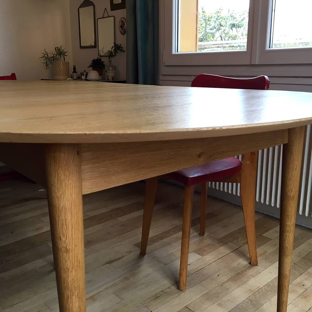 Restauration d'une table
Re-Placage et vernis du plateau complet chêne
Ponçage et vernis des pieds et structure
Création d'une rallonge et d'un pied supplémentaires
Mai 2019
#ebenisterie #restaurationmeuble #mobilier #faitmain #artisanat
#chêne #bois