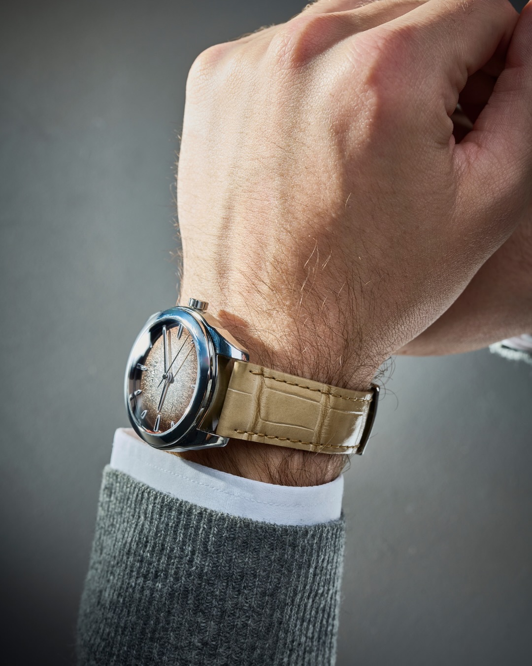 Classic 3.5 in beige shiny alligator leather, shown here with the Awake Son Mài Silver Leaf “....