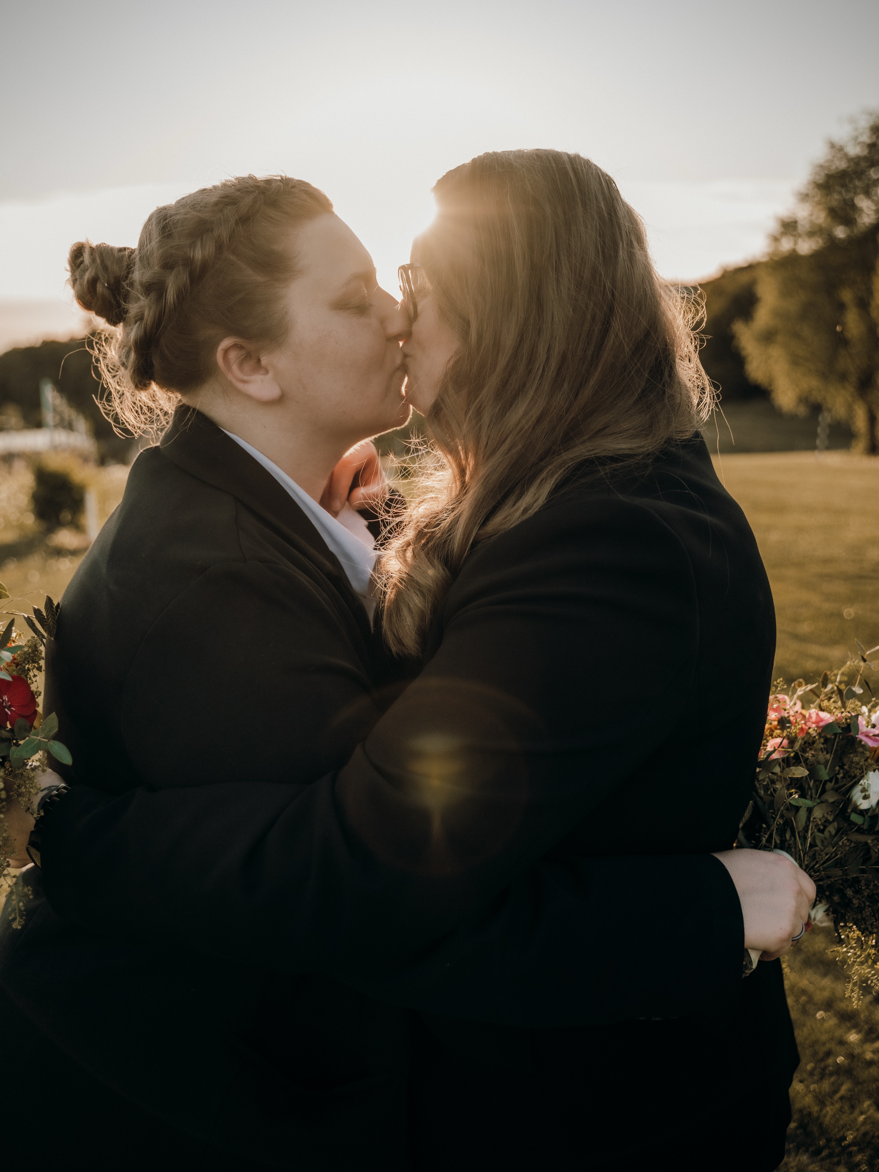 Sonnenuntergang ☀️ & zwei Lovebirds an ihrem schönsten Tag. Was will man mehr? ☺️🏳️🌈
#hochzeitsfotografin #austrianweddingphotographer #melaniehinterreiterphotography #lovebirds #hochzeitsfotografie