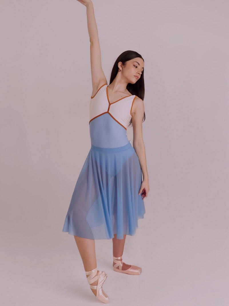 From first plié to final rehearsal ✨🩰
Zahara leotard is made for the rhythm of summer intensives — soft, supportive, and designed to move beautifully through every class, variation, and studio hour. 🩰
Order it now and have it delivered before the barre start.
Link in Bio to shop - Free Shipping available.
#balletsummerintensive #BalletDancer #Dancewear #BalletLeotard #balletclass