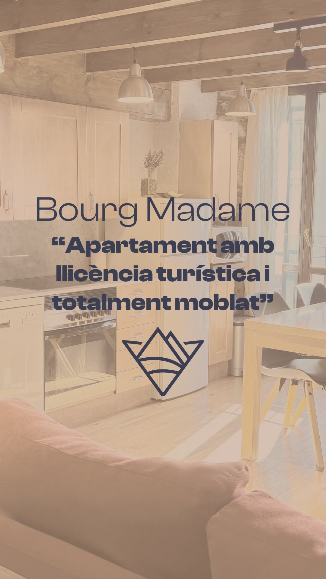 ✨ Acollidor apartament a Bourg-Madame, a només 2 minuts de Puigcerdà✨
• Disposa de llicència turística i es ven totalment moblat🥰
• Lluminós saló menjador amb llar de foc i cuina oberta.
• 2 habitacions: una doble i una amb dos llits.🛏️
• Bany complet amb plat de dutxa.🚿
• Zona de safareig independent + traster per a més comoditat. 🧺
• Situat en una finca molt ben cuidada. 🏡
📞 972 88 18 00