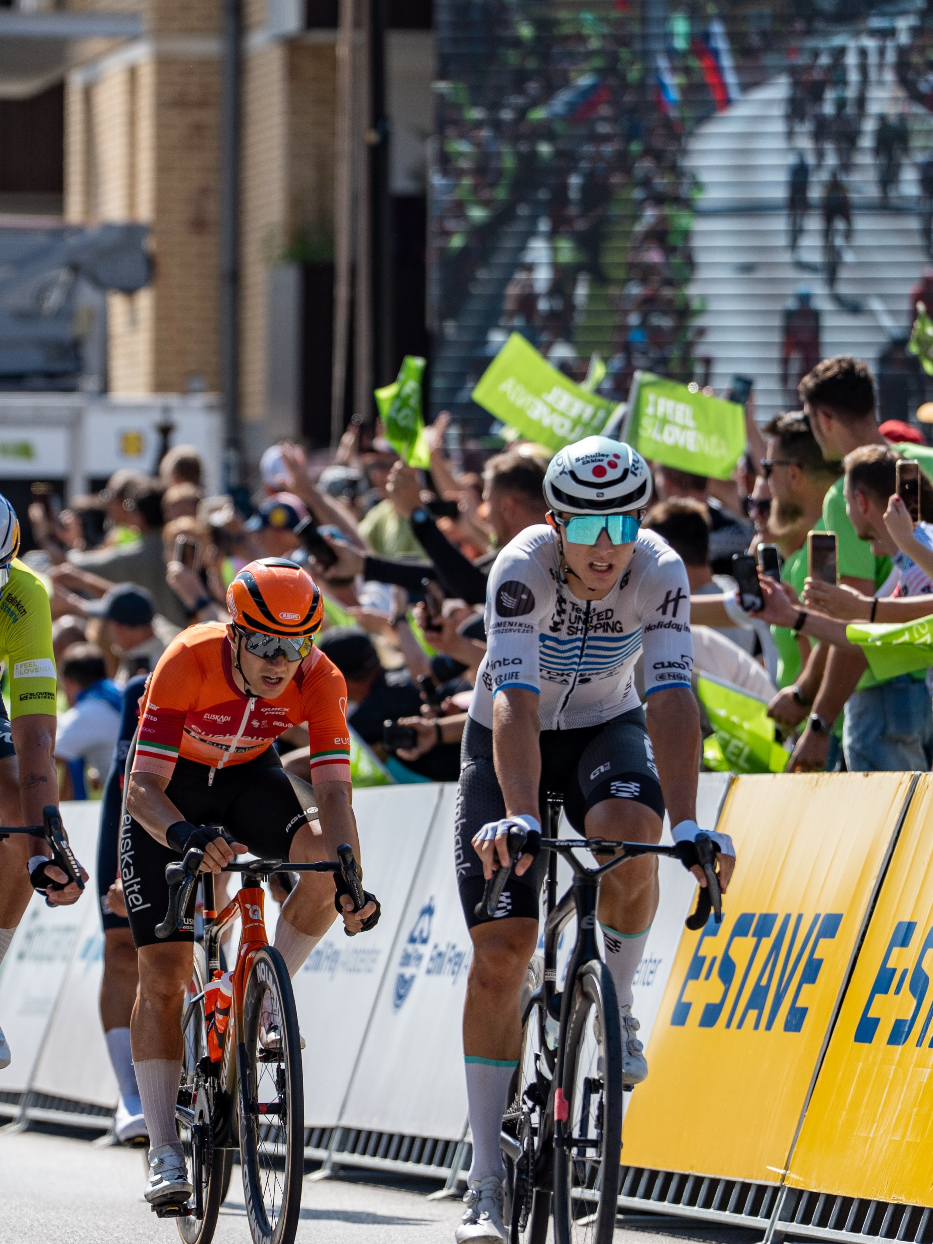 🇸🇮 squad is still flying 🫡
Today’s summary:
🥉 3rd place for Niki at the finish
⛰ KOM jersey for Zsombi after a day-long breakaway
🐣 Youth jersey stays with Pridal
First mountain stage tomorrow, ready for takeoff! 🚀
🍌 for scale
📸 @lapajhu
#tus_riders #TeamUnitedShipping