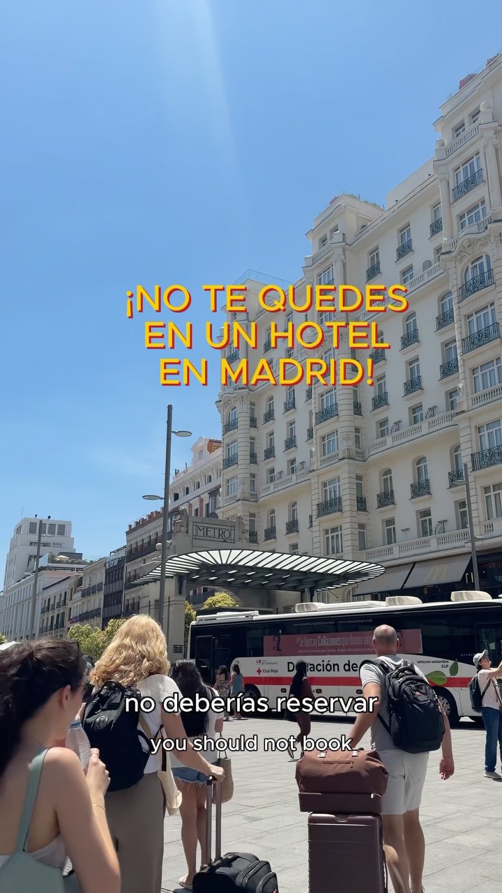 Spoiler: pagar el triple por una cama y cuatro paredes no te va a dar mejores planes 👀 Si viajas sol…