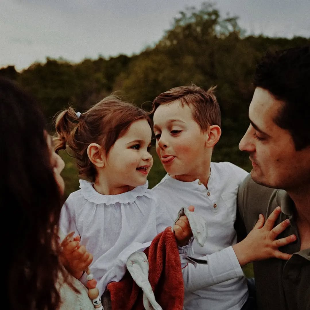 La jolie famille de L & M ❤
J'ai rencontré ces amoureux il y a maintenant quelques années. L vivait sa 1ère grossesse 😊
Il y a toujours autant d'amour entre ces 2 là
Merci pour votre fidélité, votre gentillesse et vôtre dynamisme 😘
#familytime #familyportrait #famille #familylove #portraitdefamille love amour bonheur photographeportrait photographefamille merefille photographedordogne photographemonpazier photographeperigueux photographebiron dordogne photographelotetgaronne lotetgaronne lifstyle @fannyl_photographe