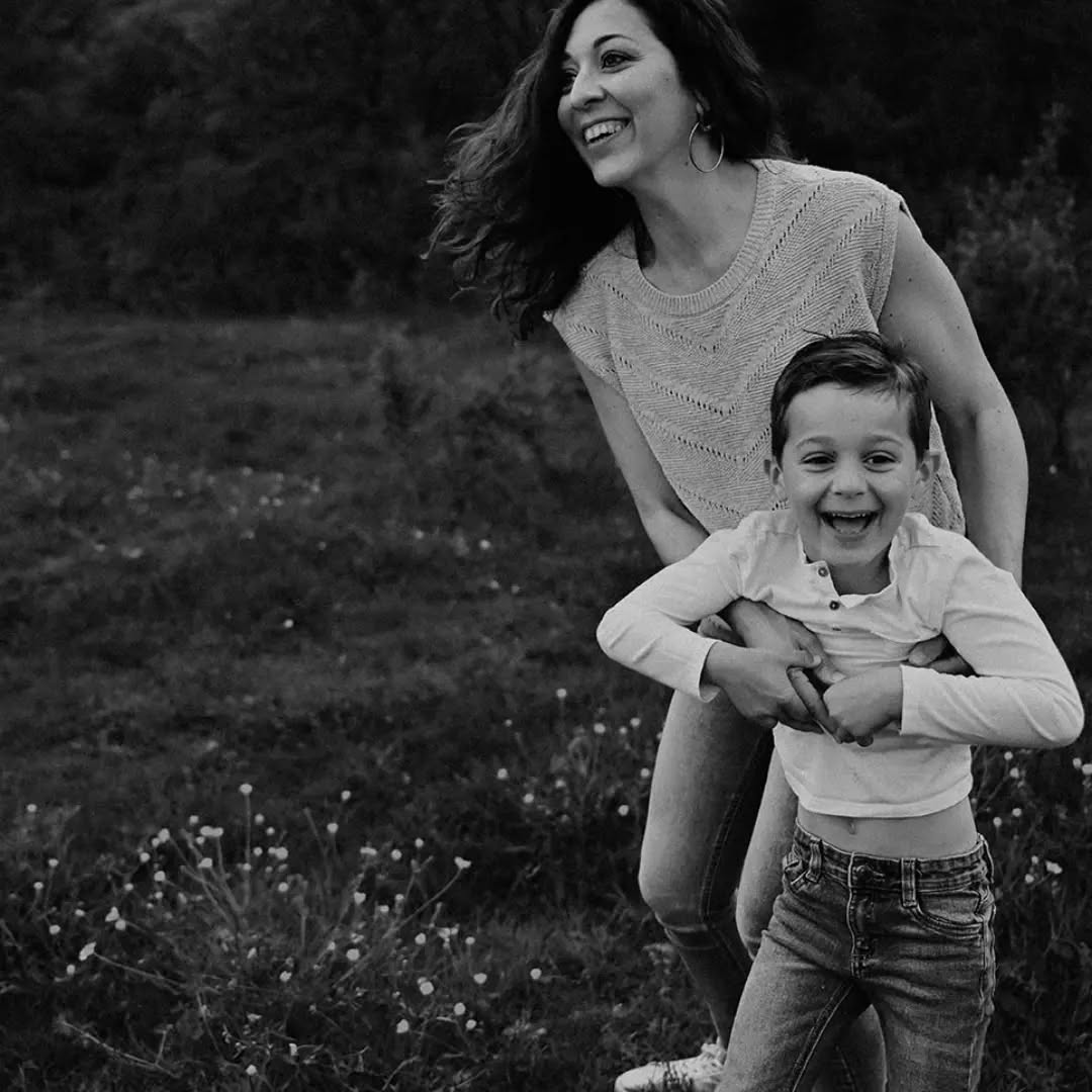 La jolie famille de L & M ❤
J'ai rencontré ces amoureux il y a maintenant quelques années. L vivait sa 1ère grossesse 😊
Il y a toujours autant d'amour entre ces 2 là
Merci pour votre fidélité, votre gentillesse et vôtre dynamisme 😘
#familytime #familyportrait #famille #familylove #portraitdefamille love amour bonheur photographeportrait photographefamille merefille photographedordogne photographemonpazier photographeperigueux photographebiron dordogne photographelotetgaronne lotetgaronne lifstyle @fannyl_photographe