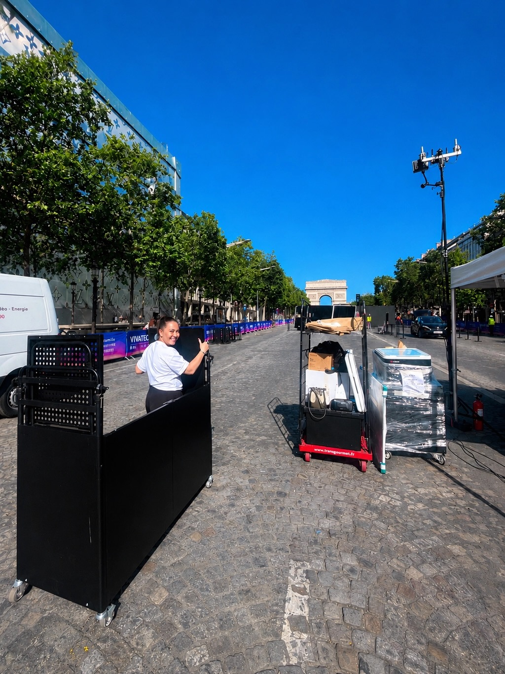 Les Champs-Élysées, ça vous dit quelque chose ? 👀
Nous aussi, on y a posé notre stand pour Vivatech 🚀
#champsélysées #traiteurevenementiel #streetfoodparis #eventparis #foodevent