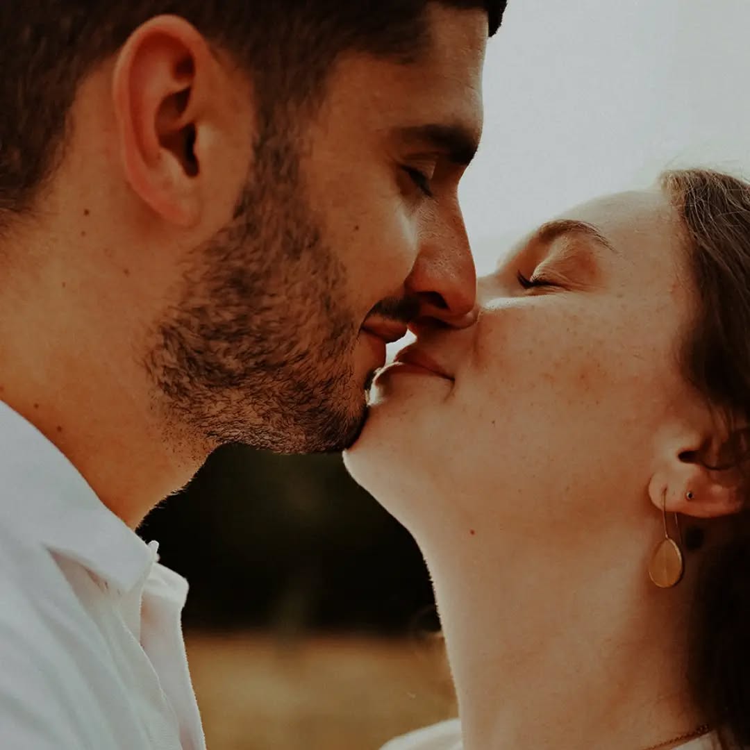 L & N
J'aime tellement photographier la complicité, les rires & la tendresse
En ce moment, les séances s'enchaînent, chaque jour un nouveau shooting, couple, famille, portrait, boudoir, nouveau né...
Je me régale
Quelle belle saison
Merci infiniment aux nouveaux et à tous ceux qui reviennent 🙌
#couple #couplelove #love #amoureux
#amoureuses amour tendresse seancecouple complicité photographecouple photographemariage lovesession photographedordogne photographelotetgaronne homestudio @fannyl_photographe