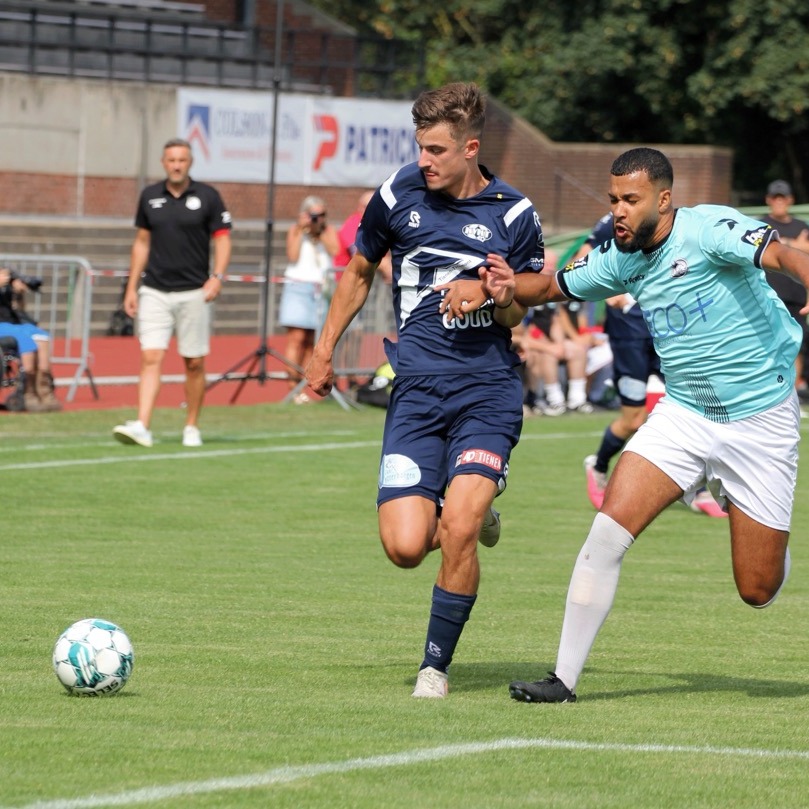 Eindstand Verviers - KVK Tienen 1-0. Na een kansenarme eerste helft werden de vele mogelijkheden na de pauze niet benut door een dominant voetballend Tienen. Lallemand scoorde wel aan de overzijde bij… Eindstand Verviers - KVK Tienen 1-0. Na een kansenarme eerste helft werden de vele mogelijkheden na de pauze niet benut door een dominant voetballend Tienen. Lallemand scoorde wel aan de overzijde bij…