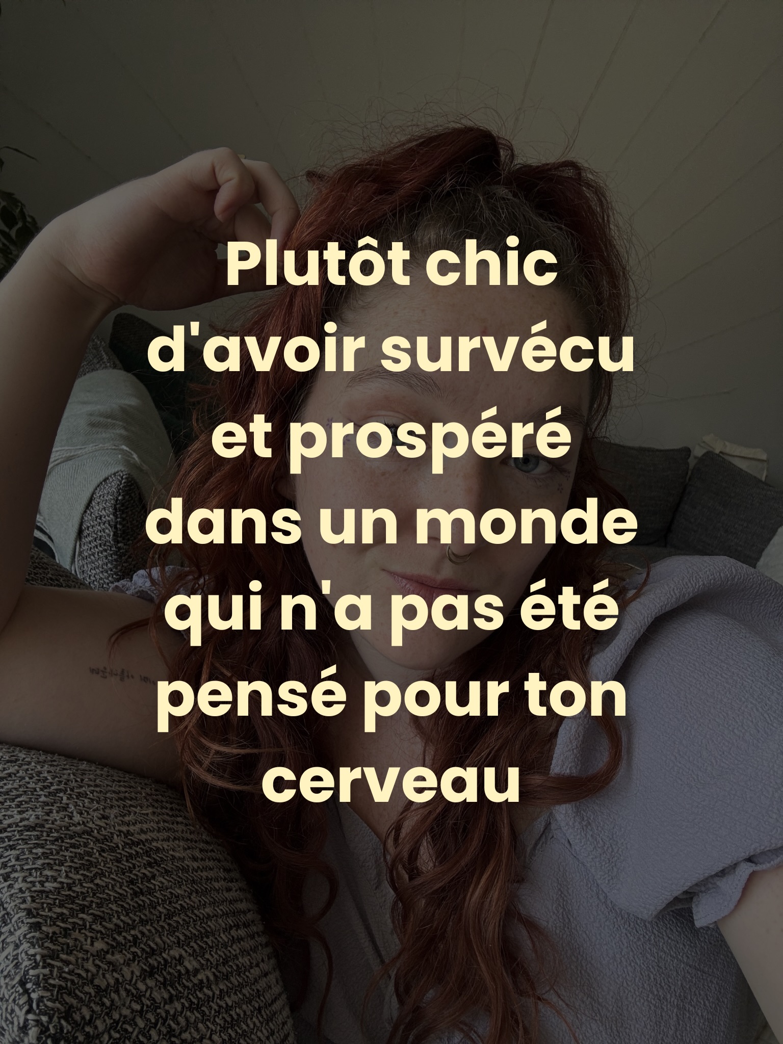 On nous a souvent fait croire, nous neuroatypique, que nos différences étaient bizarres, gênantes, ou à cacher. Qu’il fallait se fondre dans le moule, se justifier, s’excuser d’être comme on est.
Soyons claires : non, un trouble n’est pas un super-pouvoir. Il y a des jours difficiles, de la fatigue, des galères que personne ne voit. Ça, je ne le romantise pas.
Mais quand on prend le temps de regarder d’un peu plus près, beaucoup de ces « différences » ne sont pas que des problèmes à corriger. Elles ont aussi leur part intéressante, précieuse même. Et ça mérite d’être dit, autant que le reste.
#kindachic #neuroatypie #anxiétésociale #regulationemotionnelle #specialinterest