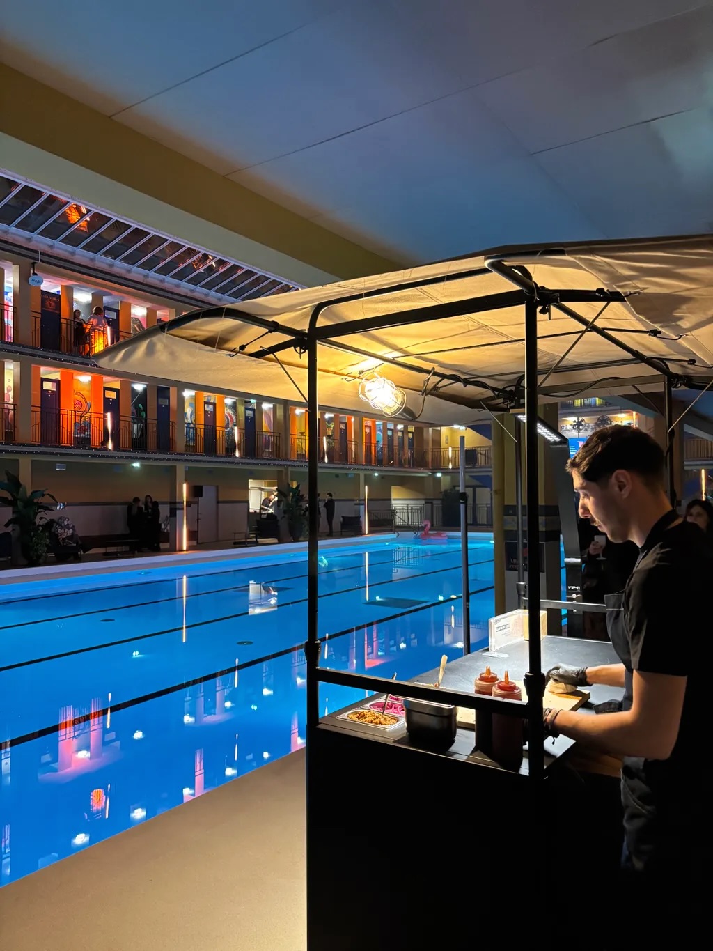 Les vacances vous manquent déjà ? ☀️🏖️
Nous aussi… alors on vous emmène faire un tour à la Piscine Molitor 😎
#streetfoodparis #traiteurevenementiel #eventparis #piscinemolitor #animationculinaire