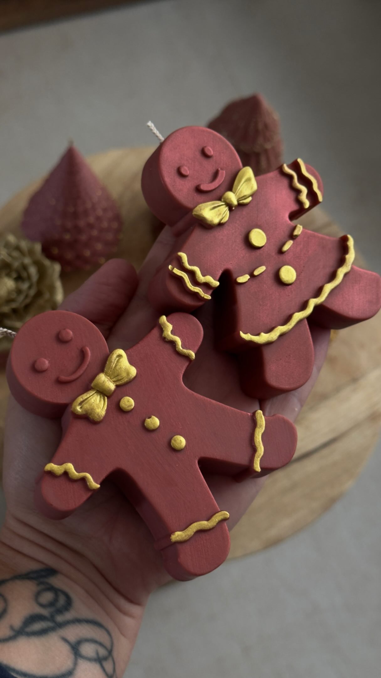 🎄✨ Noël se prépare
Depuis plusieurs semaines, je confectionne avec passion de nouvelles créations pour faire entrer la magie de Noël dans vos intérieurs. 🤍
Des créations pures, raffinées et élégantes, imaginées pour décorer, offrir et faire plaisir. ✨
🎁 La collection de Noël 2026 arrive très bientôt…
Et je peux déjà vous dire qu’elle risque de faire beaucoup d’heureux ! ❤️
@nicolemould
#Noël2026 #CollectionNoël #BougiesArtisanales #CréationsArtisanales #faitmaîn