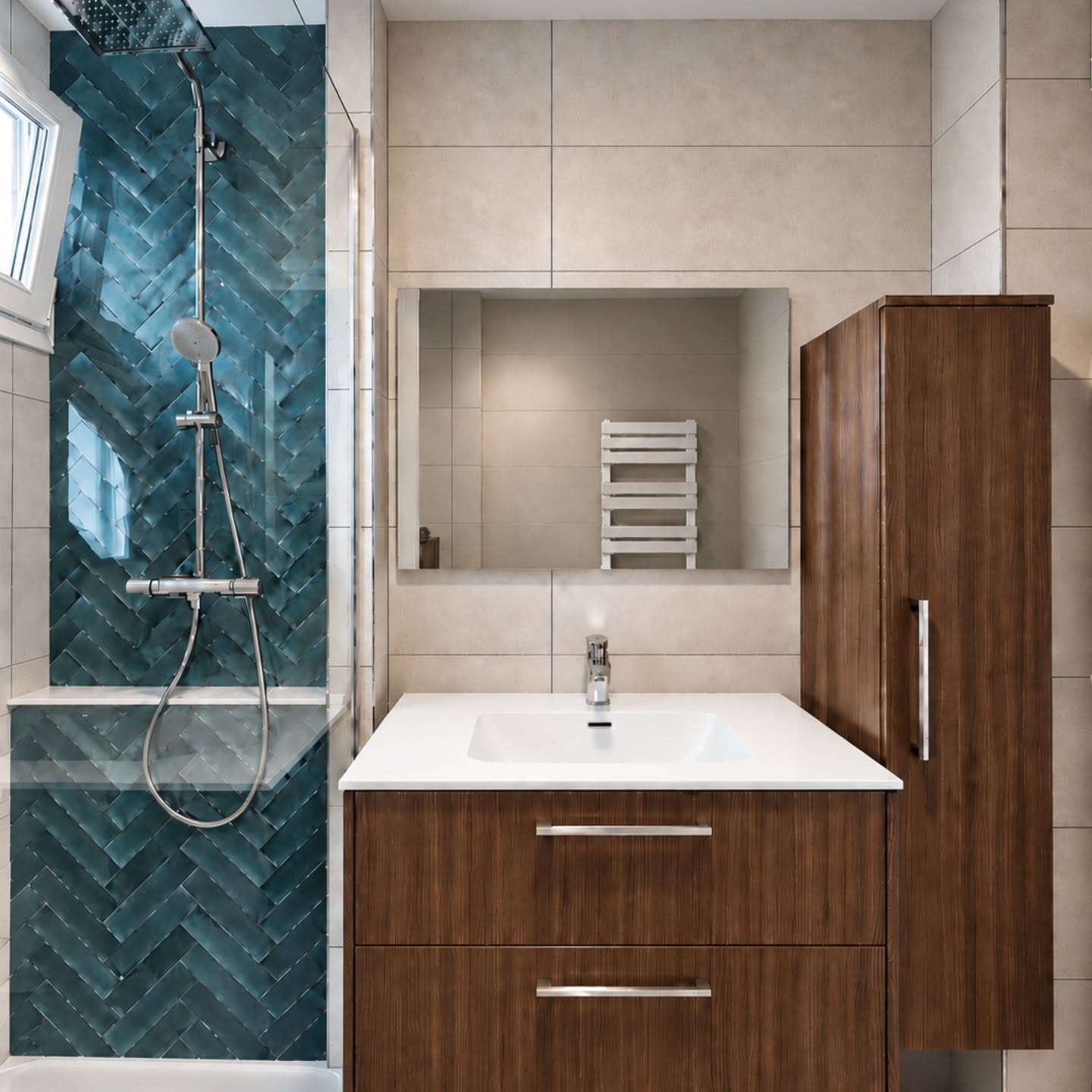 ✨ AVANT / APRÈS | Une salle de bain métamorphosée !
Une transformation où chaque détail a été pensé pour créer un espace à la fois moderne, élégant et intemporel.
💎 Un carrelage émeraude posé en chevrons, véritable pièce maîtresse de cette salle de bain.
🤎 Un mobilier effet bois foncé qui apporte chaleur et contraste.
🤍 Des teintes minérales et des lignes épurées pour une ambiance douce et raffinée.
Un équilibre subtil entre caractère, élégance et fonctionnalité.
Et vous, que pensez-vous de cette transformation ? ✨
LBR Architecture
Architecture d'intérieur & aménagement extérieur
📍 Oise | Projets partout en France
🌐 www.lbrarchitecture.fr
@marazziceramiche
@kerabenceramics
#decoration #salledebain #architecteinterieur #architectedinterieur #avantapres