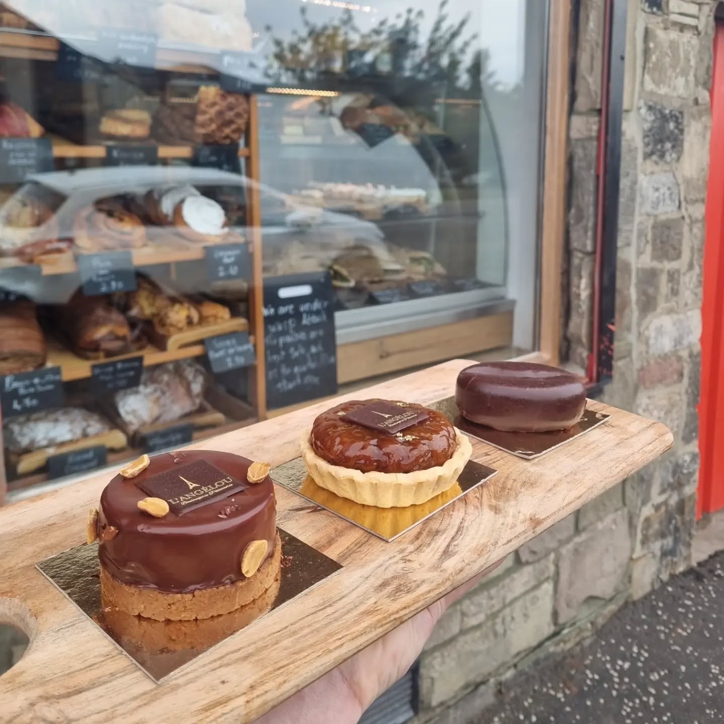 New Winter Cakes added to the collection 🤎
• Peanut Praliné & Salted Caramel
•